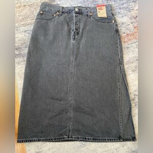 Levi’s black midi-length skirt
